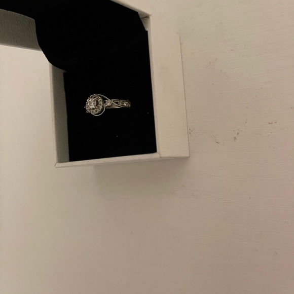 Diamond Ring - Picture 4 of 6